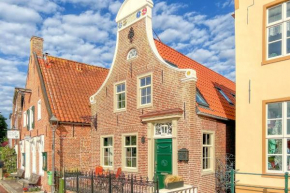 HafenKOJE anno 1792, mitten im Greetsieler Hafen